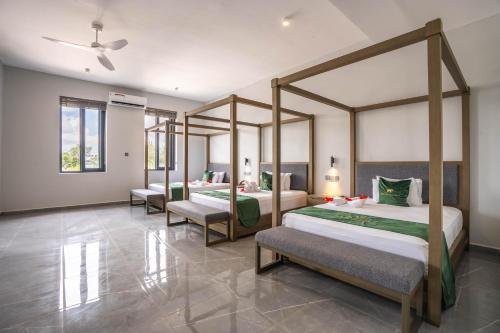 Family Room with Garden View