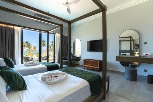 Twin Room with Balcony, Pool & Sea View